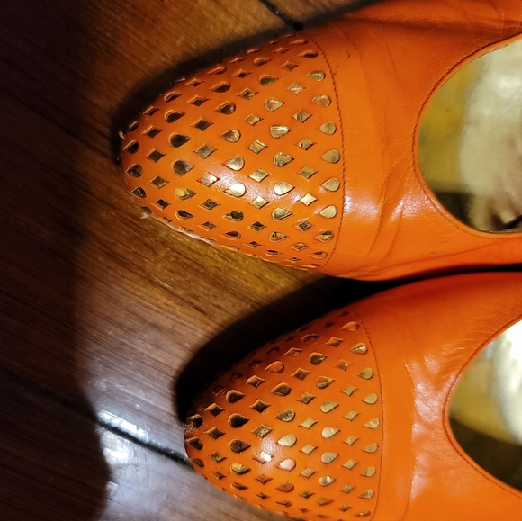 Vintage Bruno Magli Orange Low Heel Loafers with Gold Heels Sz EU 37.5/ 7 Wome - Picture 8 of 14